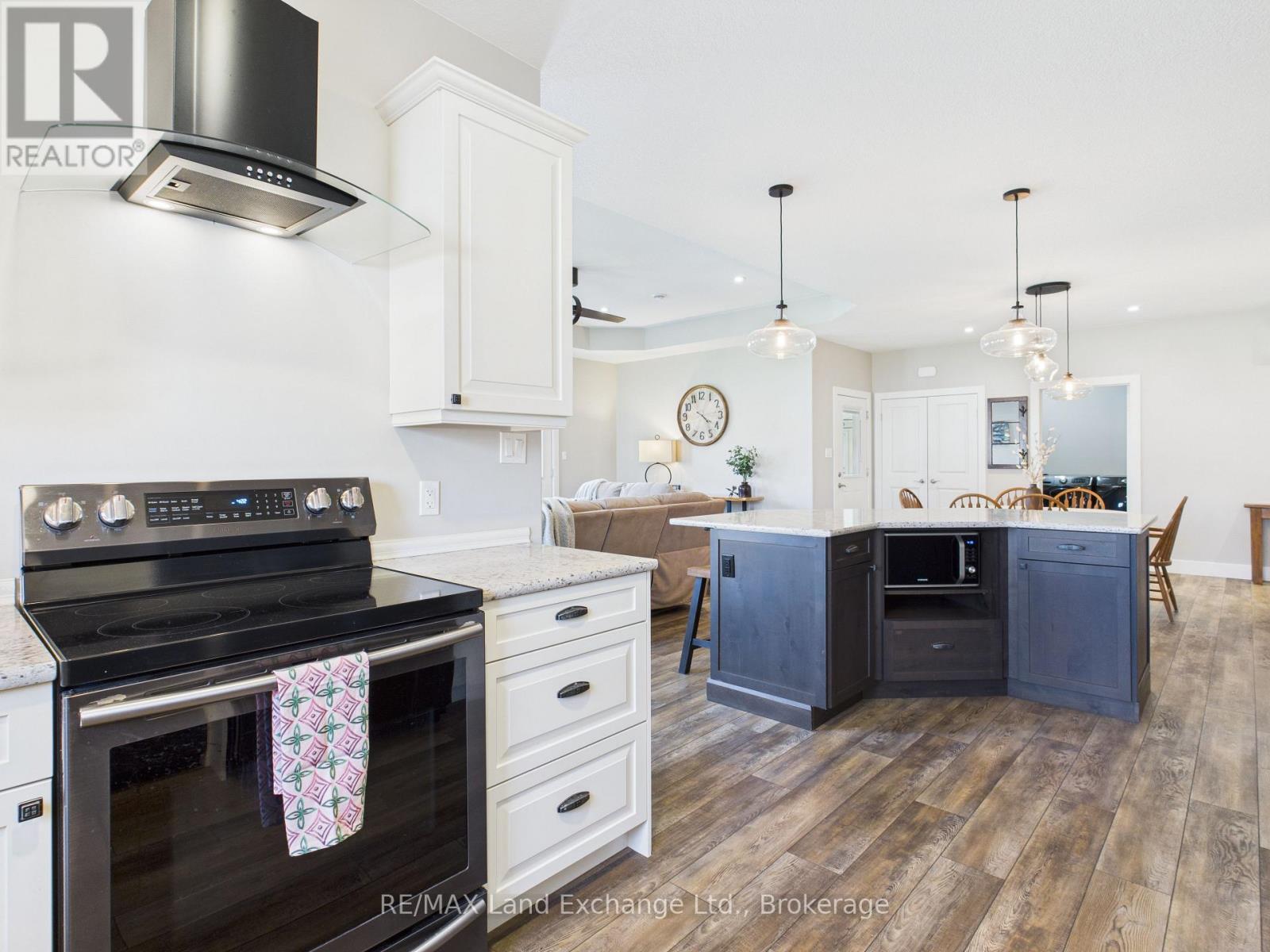 1 Cameron Street, Kincardine, Ontario  N0G 2T0 - Photo 11 - X12097875