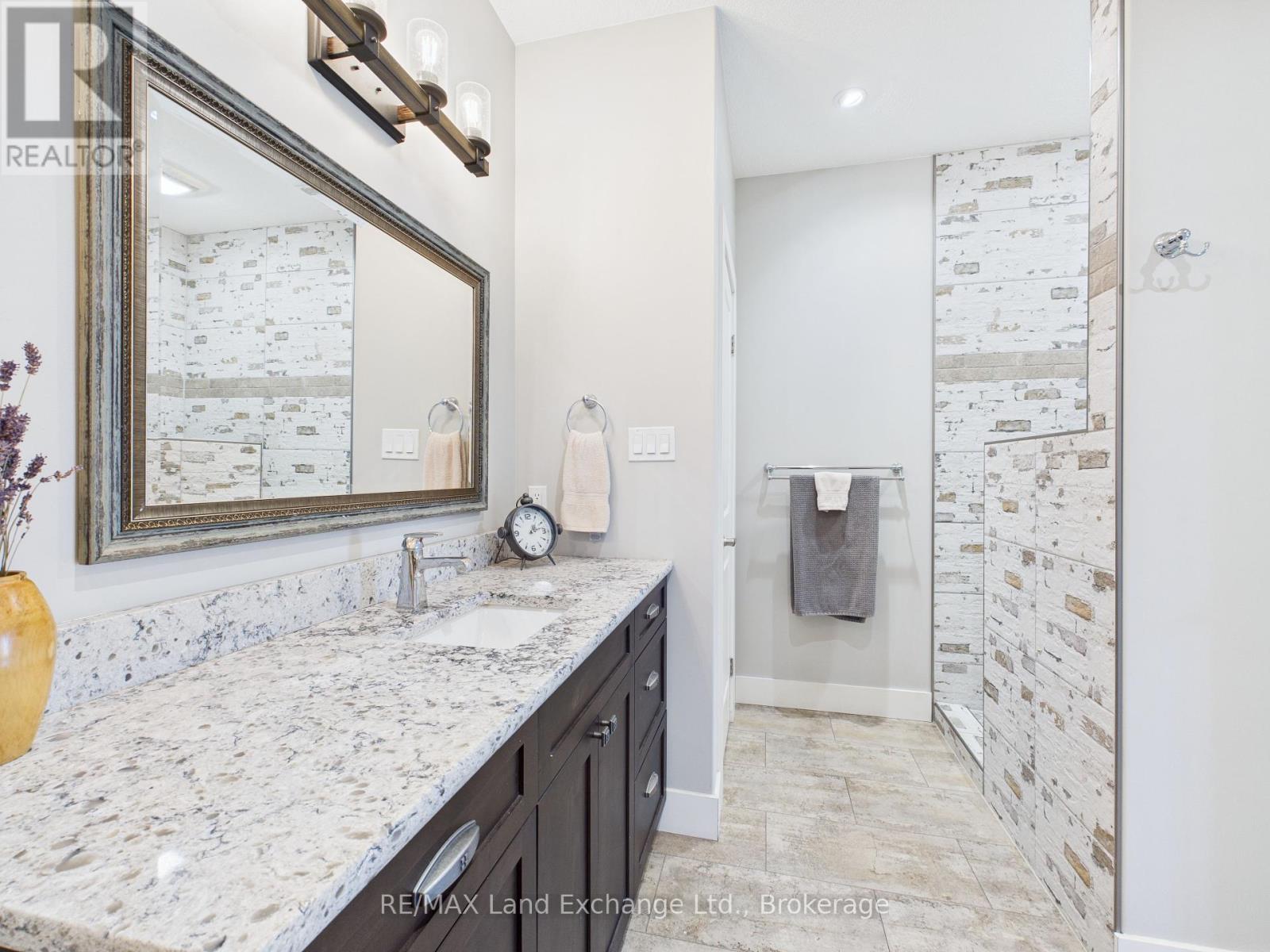 1 Cameron Street, Kincardine, Ontario  N0G 2T0 - Photo 15 - X12097875