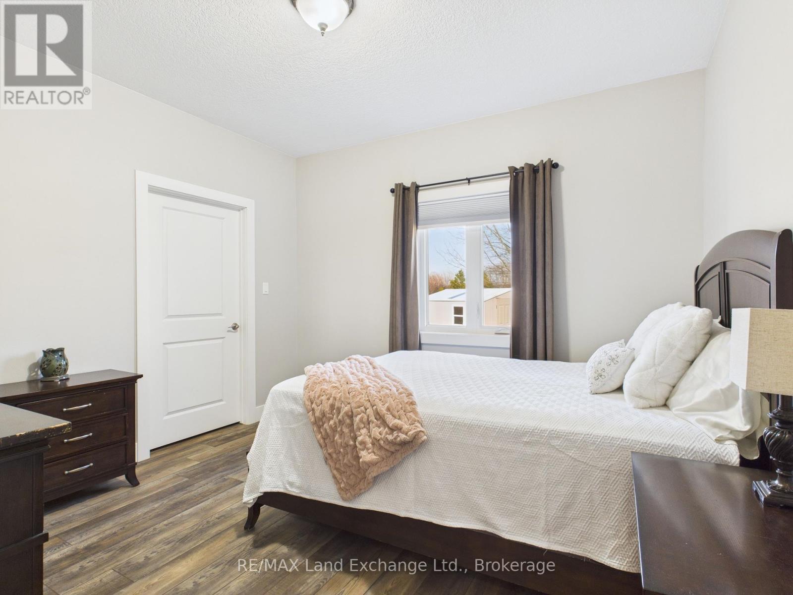 1 Cameron Street, Kincardine, Ontario  N0G 2T0 - Photo 17 - X12097875