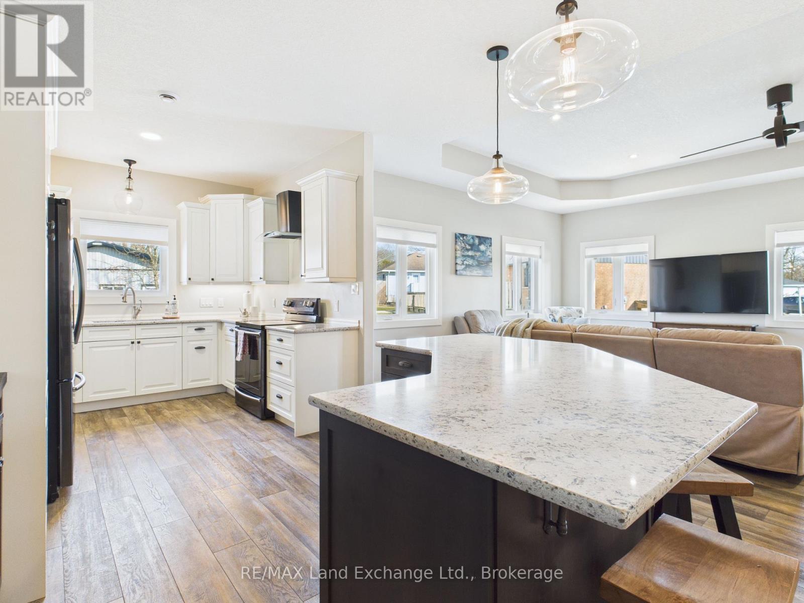 1 Cameron Street, Kincardine, Ontario  N0G 2T0 - Photo 8 - X12097875