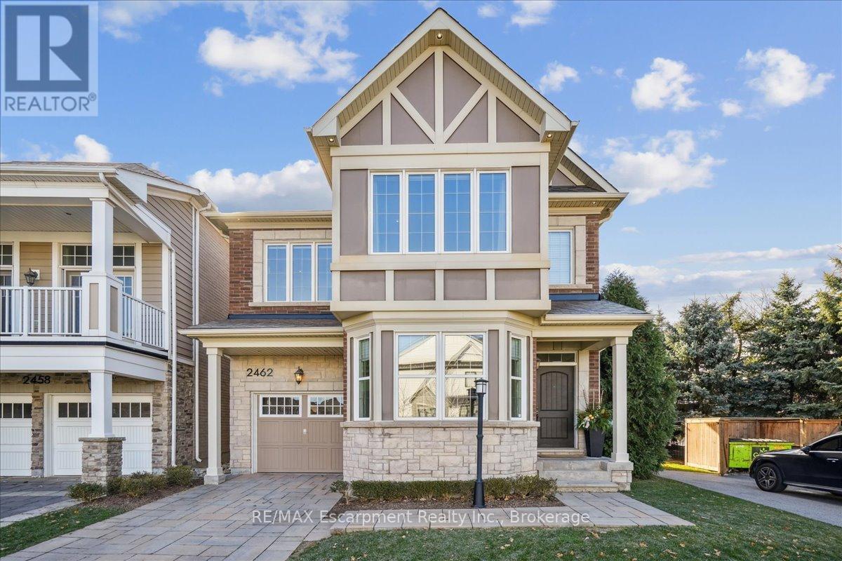 2462 Charlie Common, Oakville, Ontario  L6M 5N1 - Photo 1 - W11993313