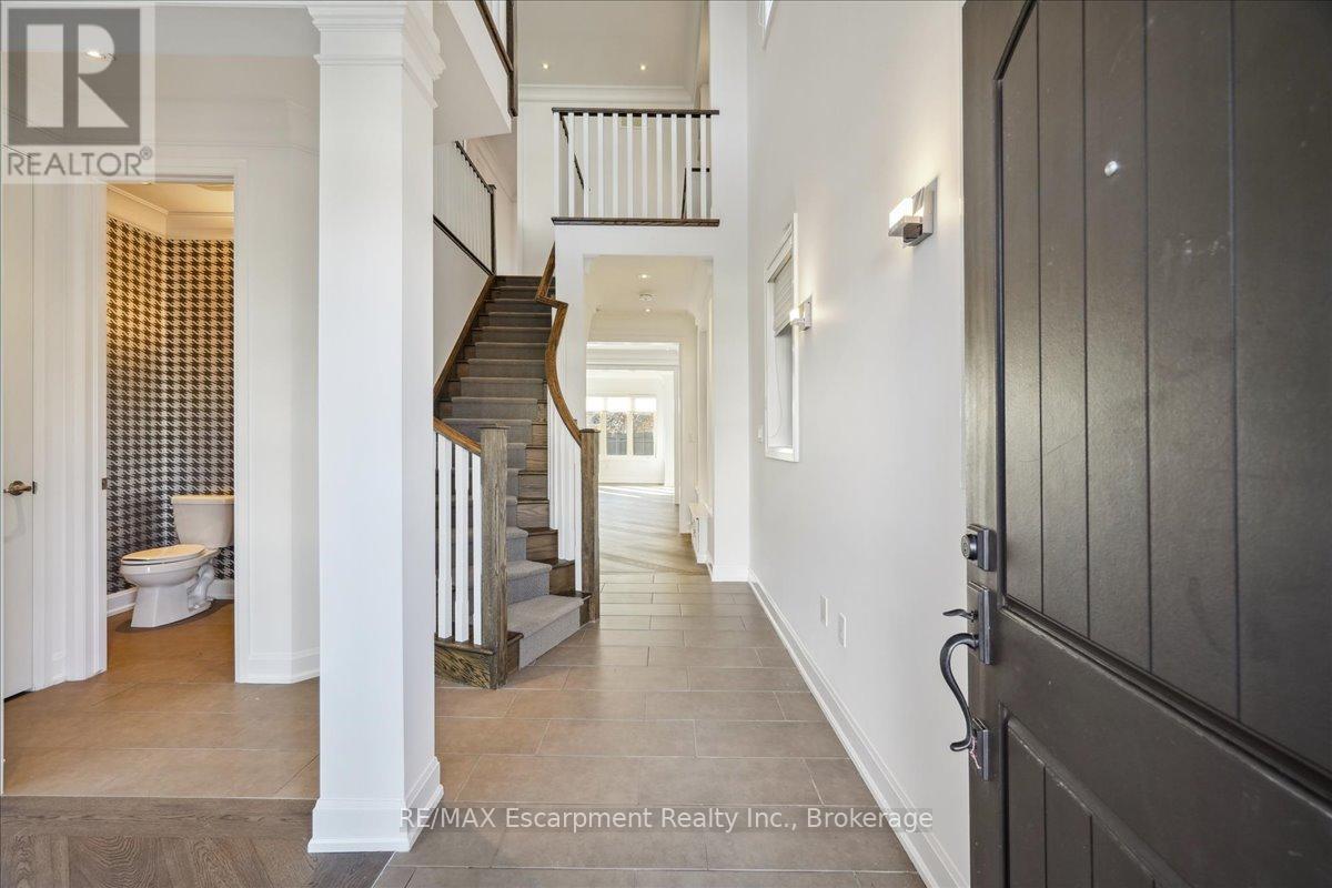 2462 Charlie Common, Oakville, Ontario  L6M 5N1 - Photo 3 - W11993313