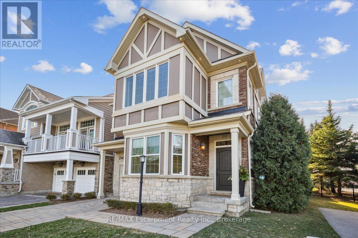 2462 Charlie Common, Oakville, Ontario  L6M 5N1 - Photo 2 - W11993313