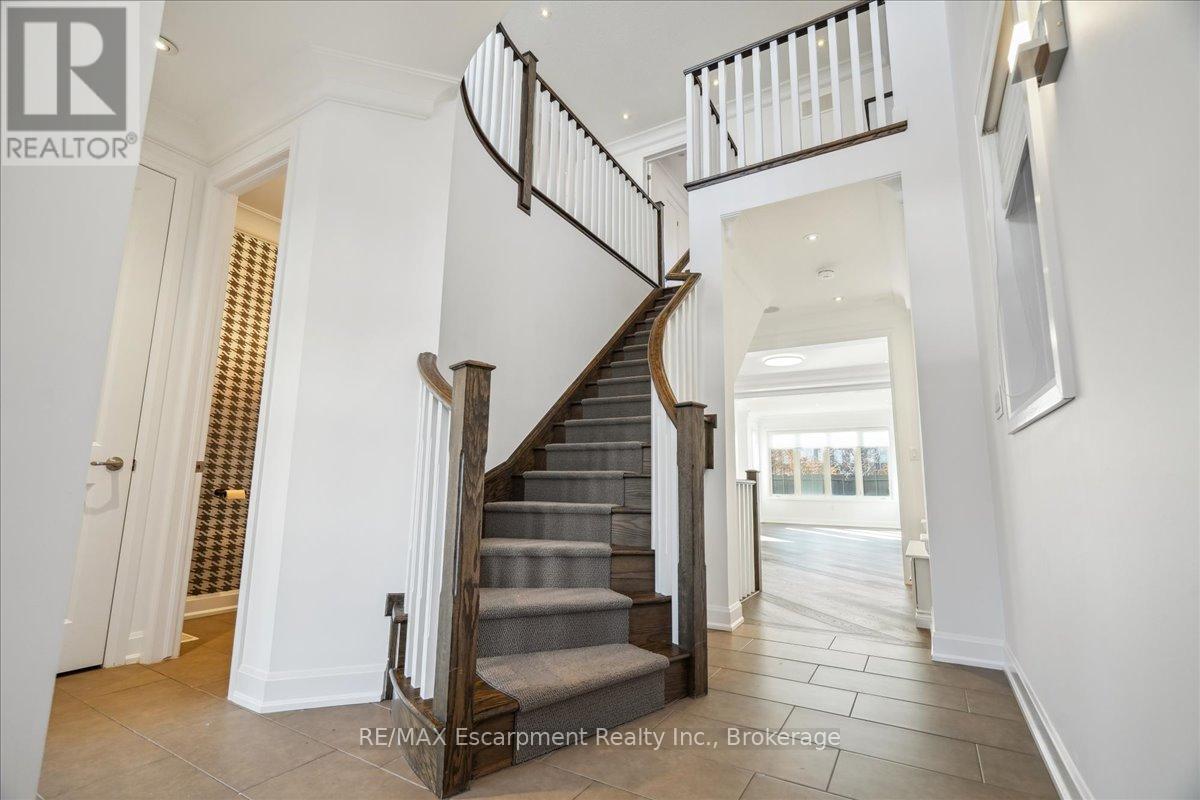 2462 Charlie Common, Oakville, Ontario  L6M 5N1 - Photo 4 - W11993313