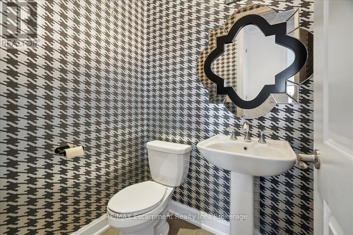 2462 Charlie Common, Oakville, Ontario  L6M 5N1 - Photo 9 - W11993313