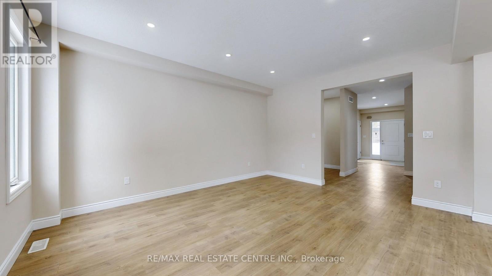 Property at 149 BALLANTYNE AVENUE image 4