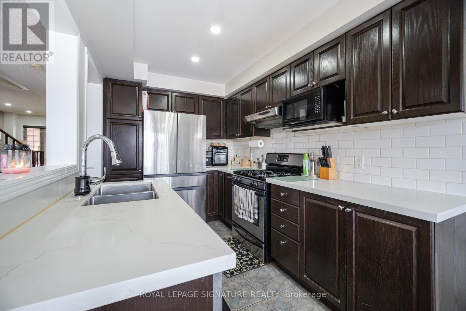32 Bay Breeze Drive, Brampton, Ontario  L6R 0M1 - Photo 14 - W12068387