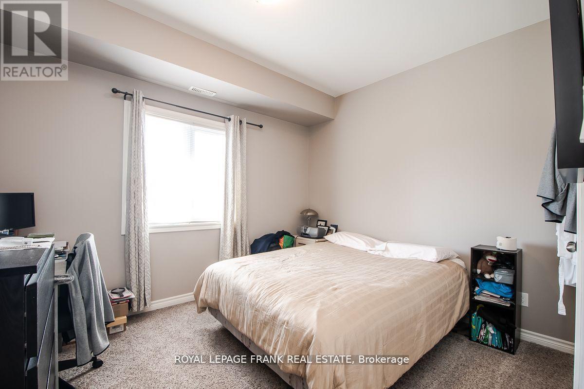 805b Dundas Street W, Whitby, Ontario  L1N 2N6 - Photo 10 - E12097922
