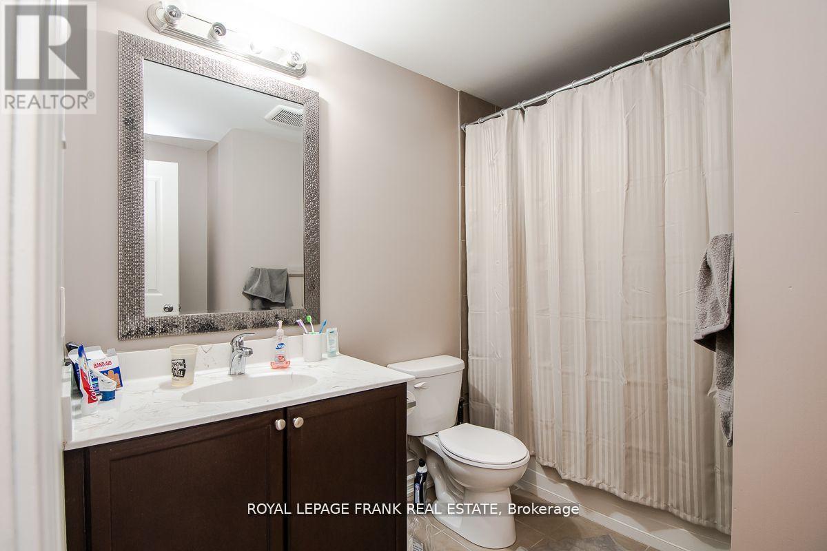 805b Dundas Street W, Whitby, Ontario  L1N 2N6 - Photo 16 - E12097922