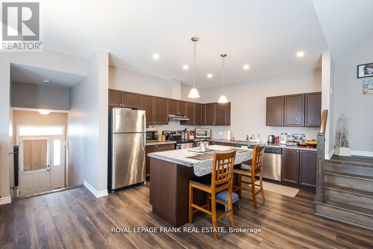 805b Dundas Street W, Whitby, Ontario  L1N 2N6 - Photo 4 - E12097922