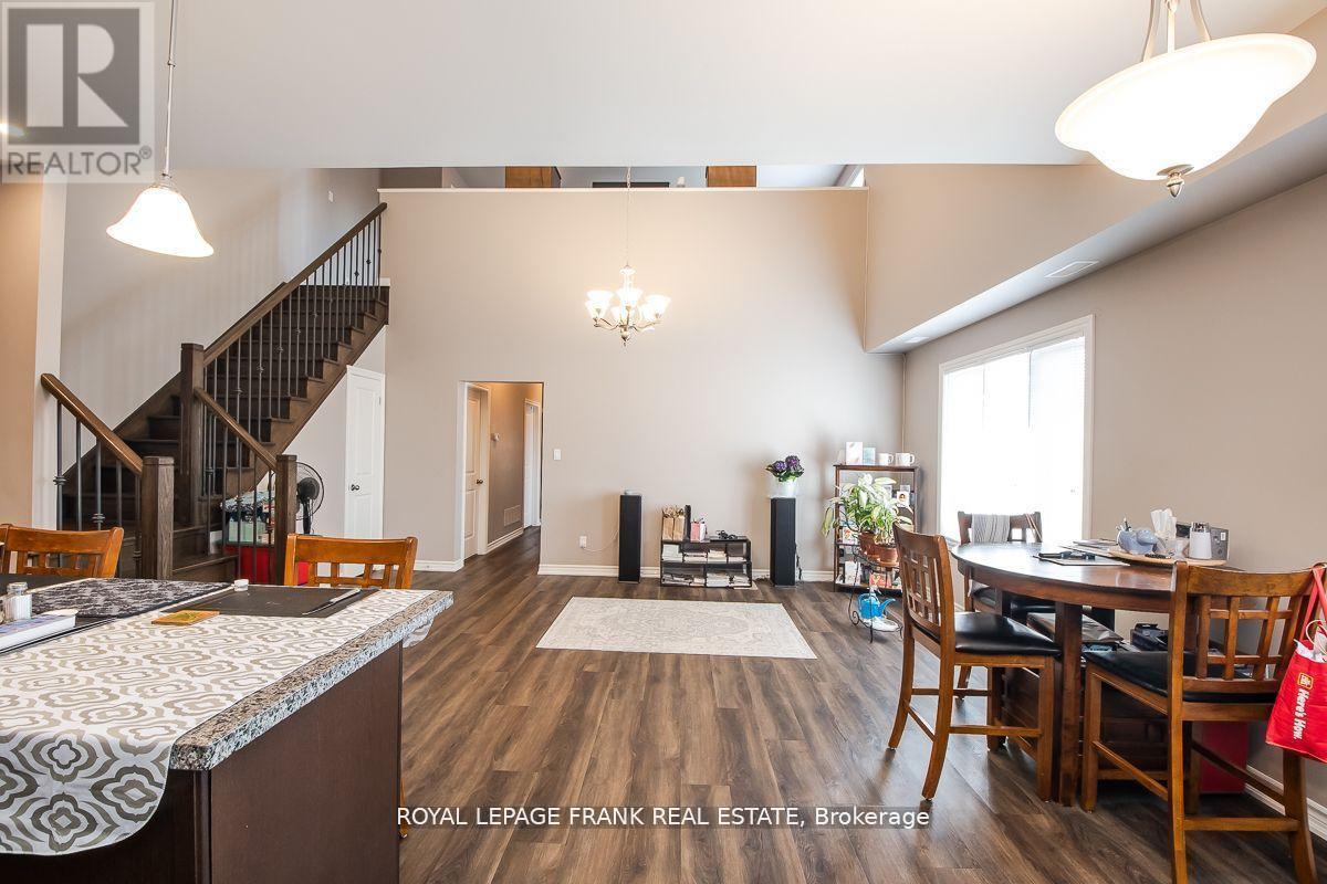 805b Dundas Street W, Whitby, Ontario  L1N 2N6 - Photo 5 - E12097922