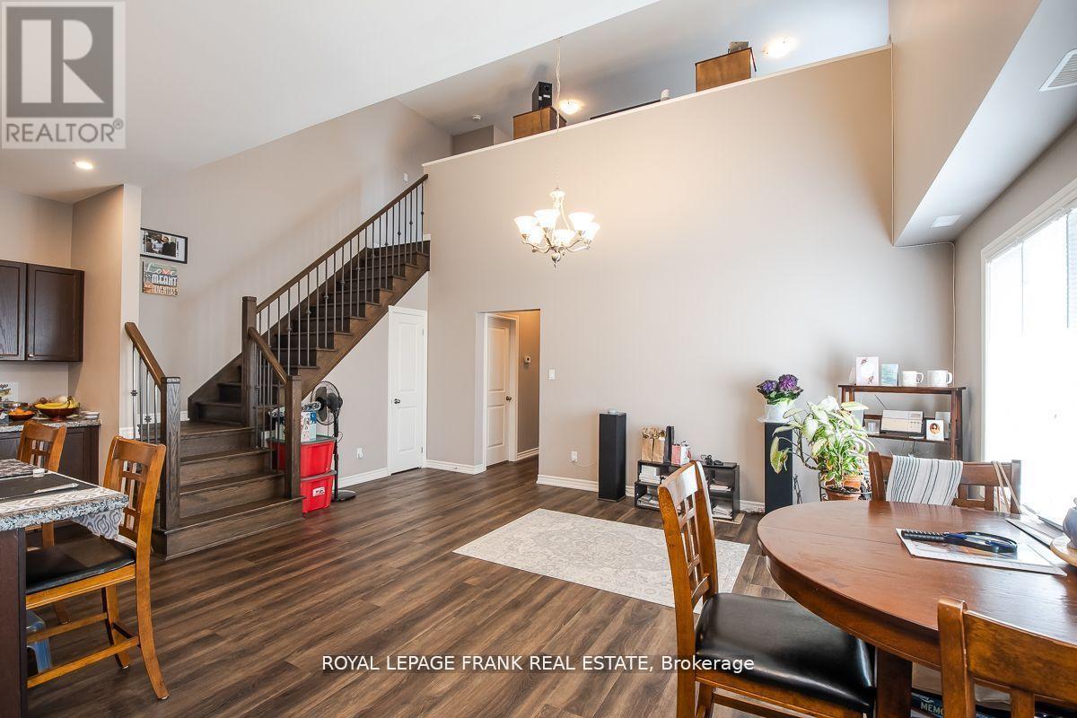 805b Dundas Street W, Whitby, Ontario  L1N 2N6 - Photo 6 - E12097922