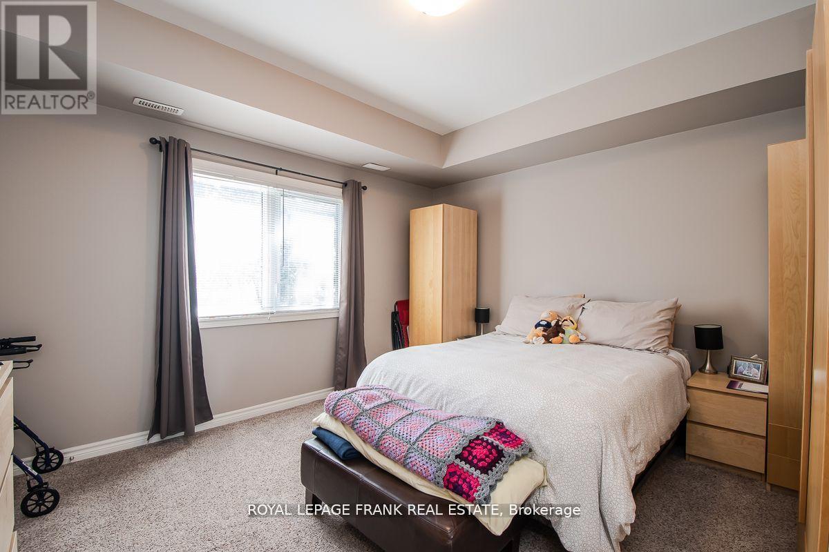 805b Dundas Street W, Whitby, Ontario  L1N 2N6 - Photo 9 - E12097922