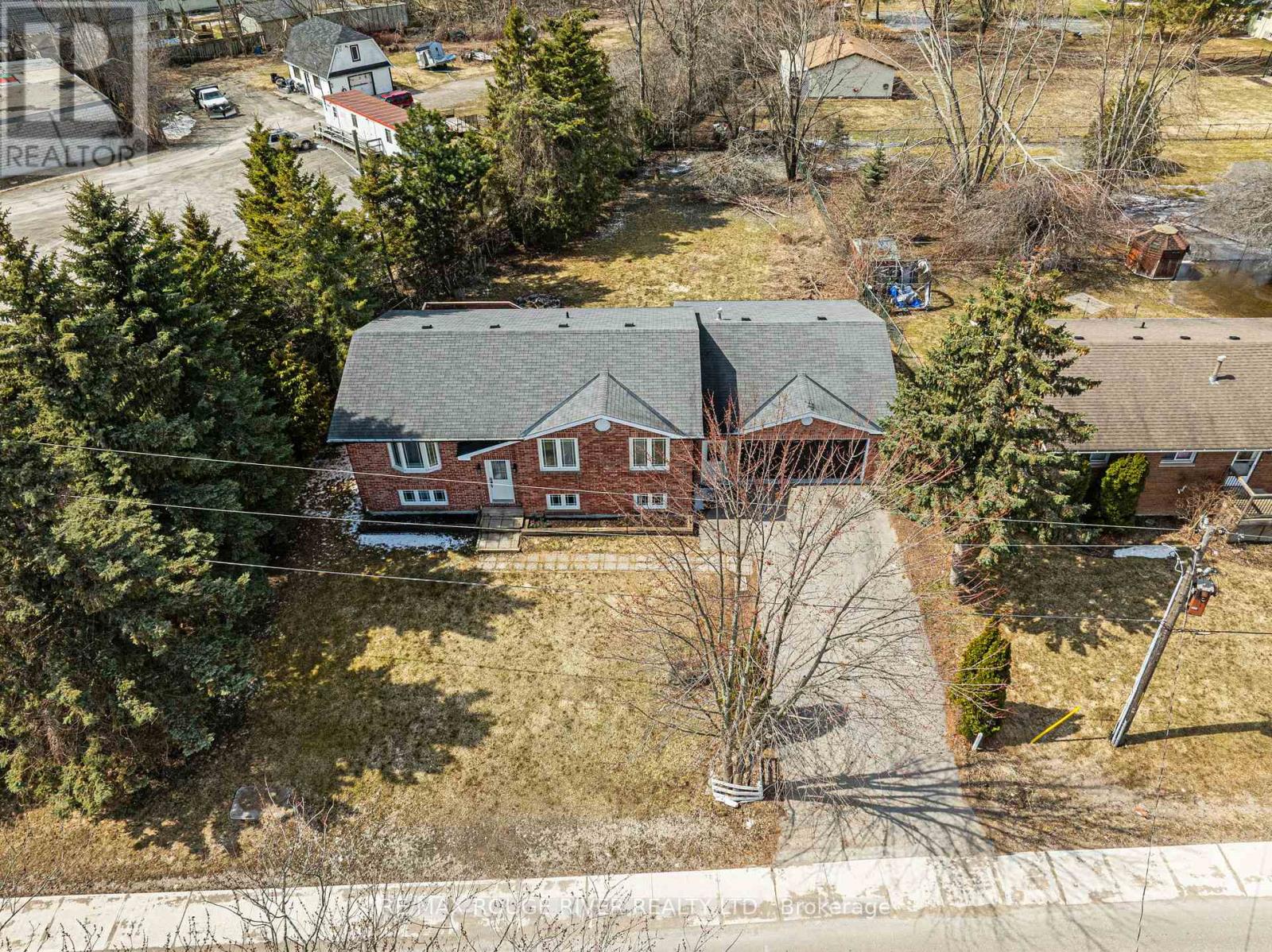 Property at 495 LAKELAND CRESCENT image 3