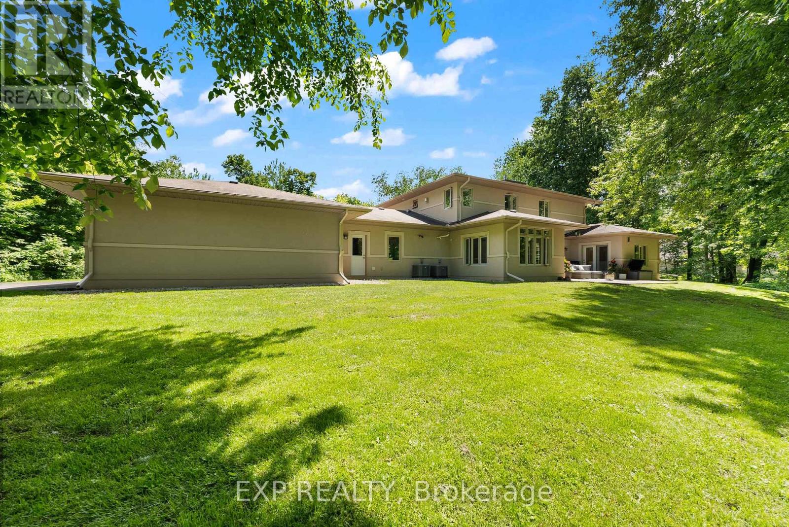 Property at 5759 QUEENSCOURT CRESCENT image 4
