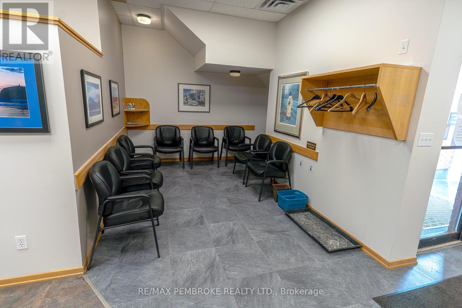 57-59 Pembroke Street W, Pembroke, Ontario  K8A 5M5 - Photo 6 - X12097993