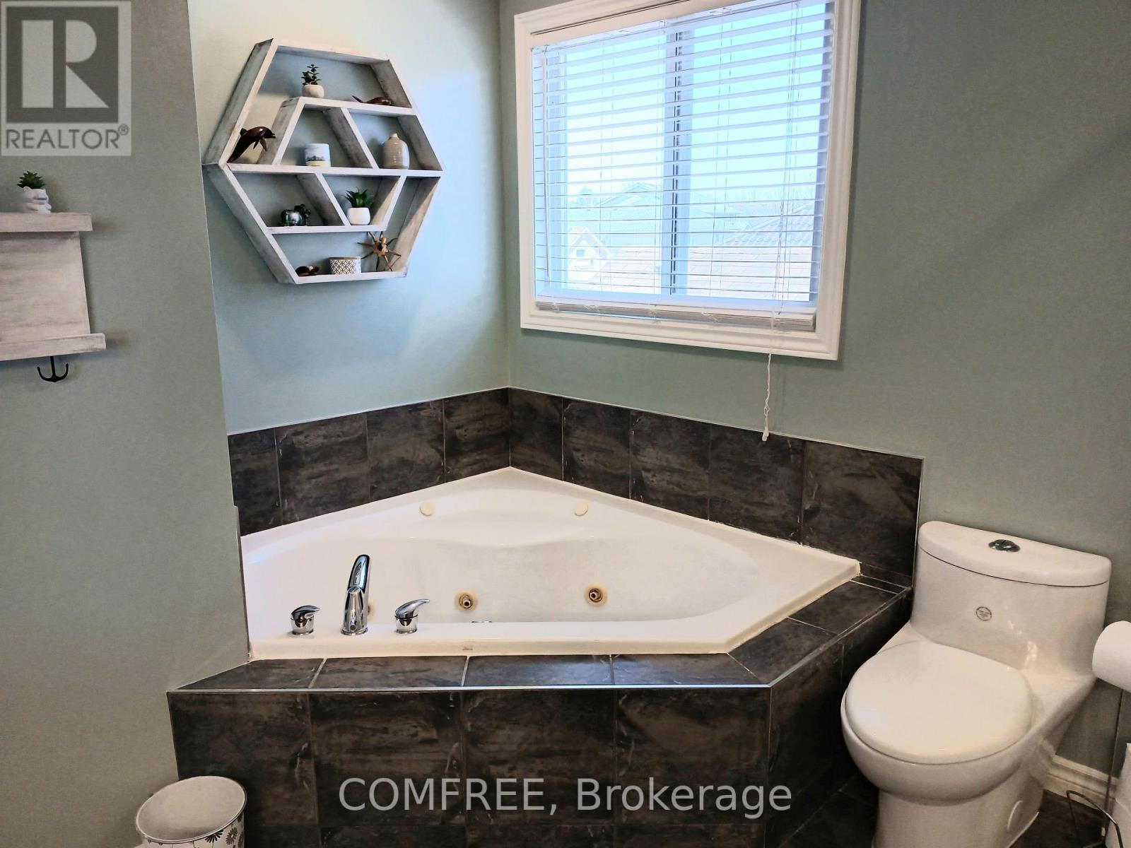 1192 South Wenige Drive, London North, Ontario  N5X 4M3 - Photo 16 - X12097938