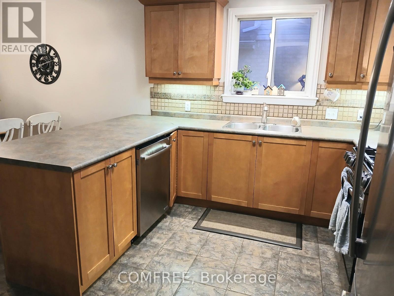 1192 South Wenige Drive, London North, Ontario  N5X 4M3 - Photo 5 - X12097938