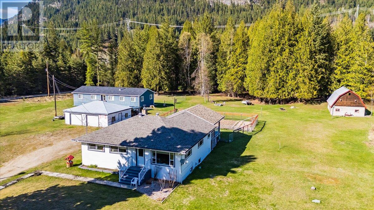 3006 Highway 6 Highway, Slocan Park, British Columbia  V0G 2E0 - Photo 1 - 10344520