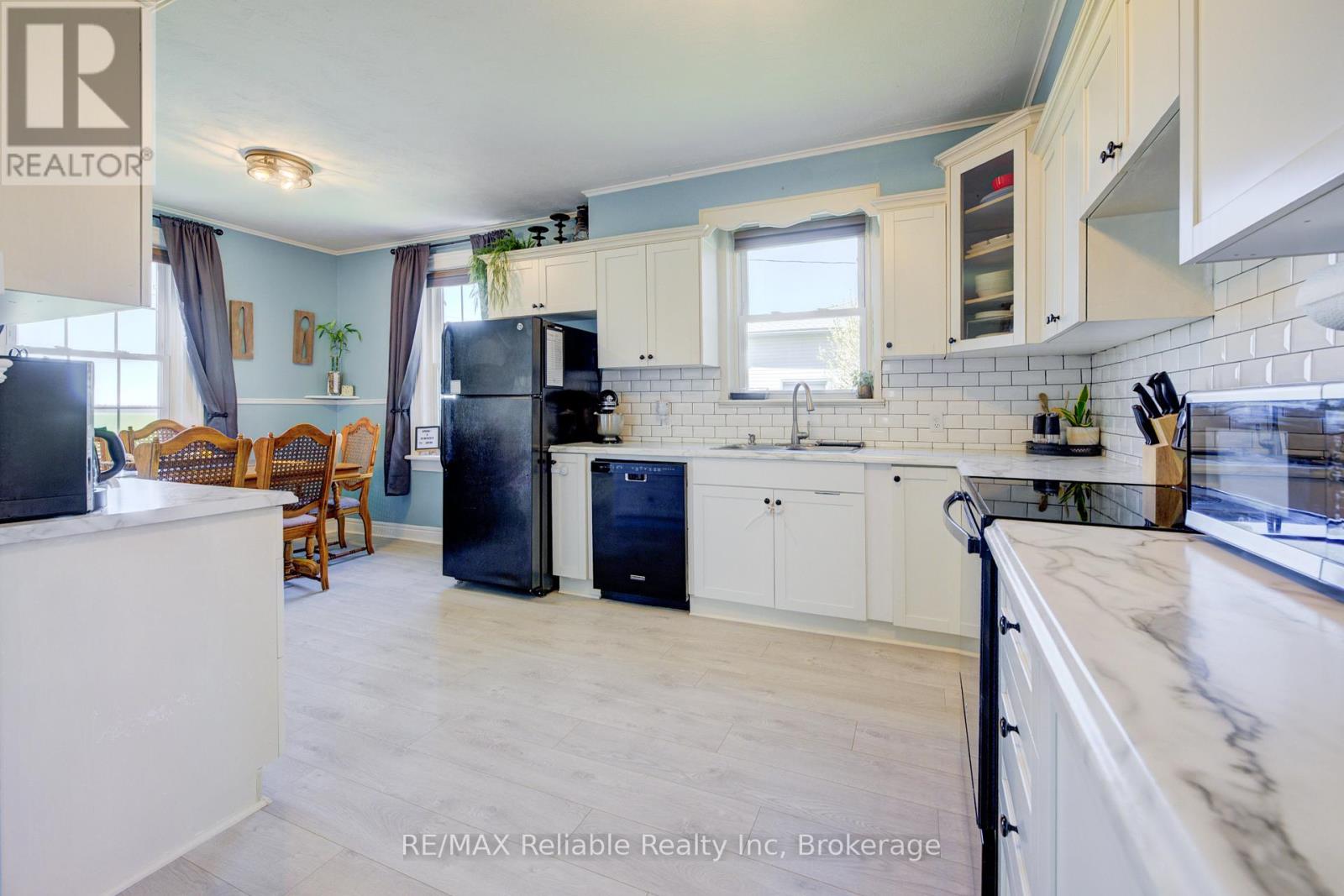 40 Mill Road W, Bluewater, Ontario  N0M 1J0 - Photo 13 - X12097996