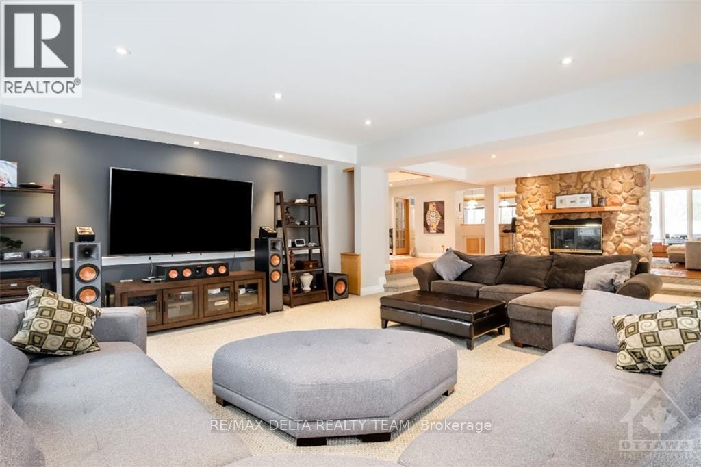 4 Aleutian Road, Ottawa, Ontario  K2H 7C8 - Photo 18 - X12084138
