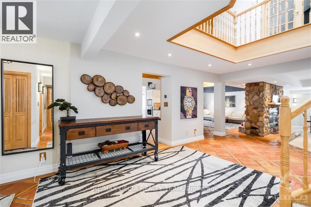 4 Aleutian Road, Ottawa, Ontario  K2H 7C8 - Photo 7 - X12084138