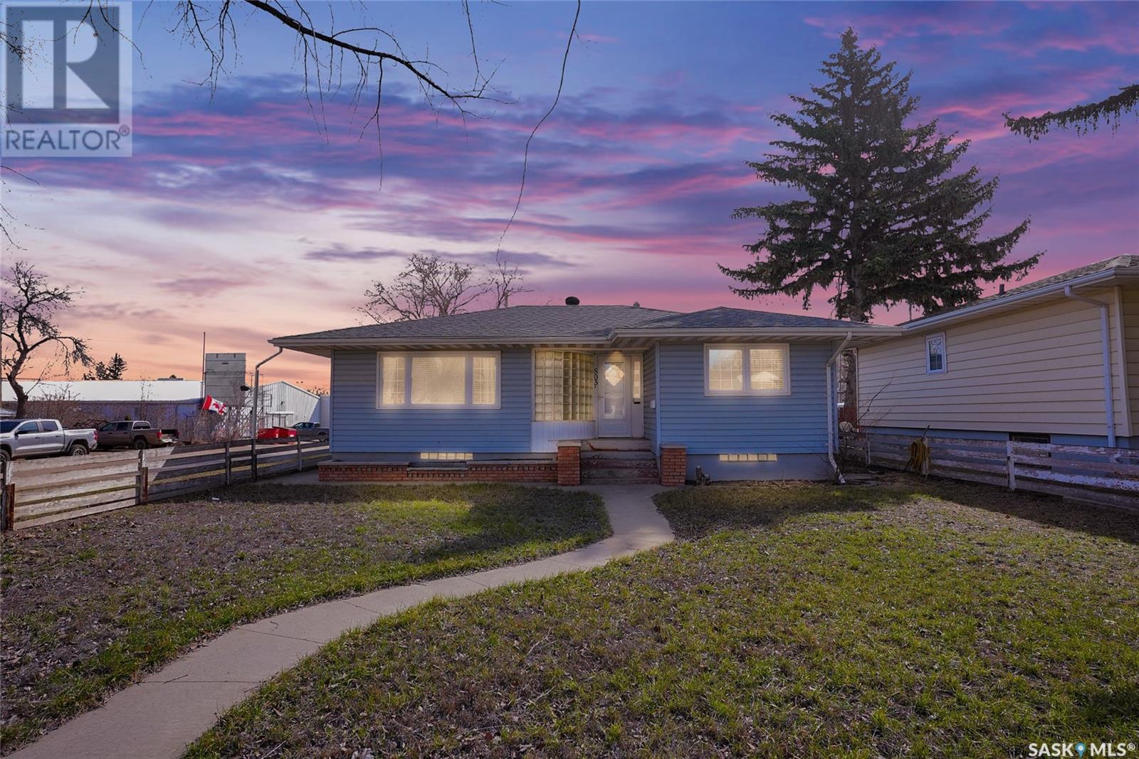 Property at 503 9th AVENUE SW image 3