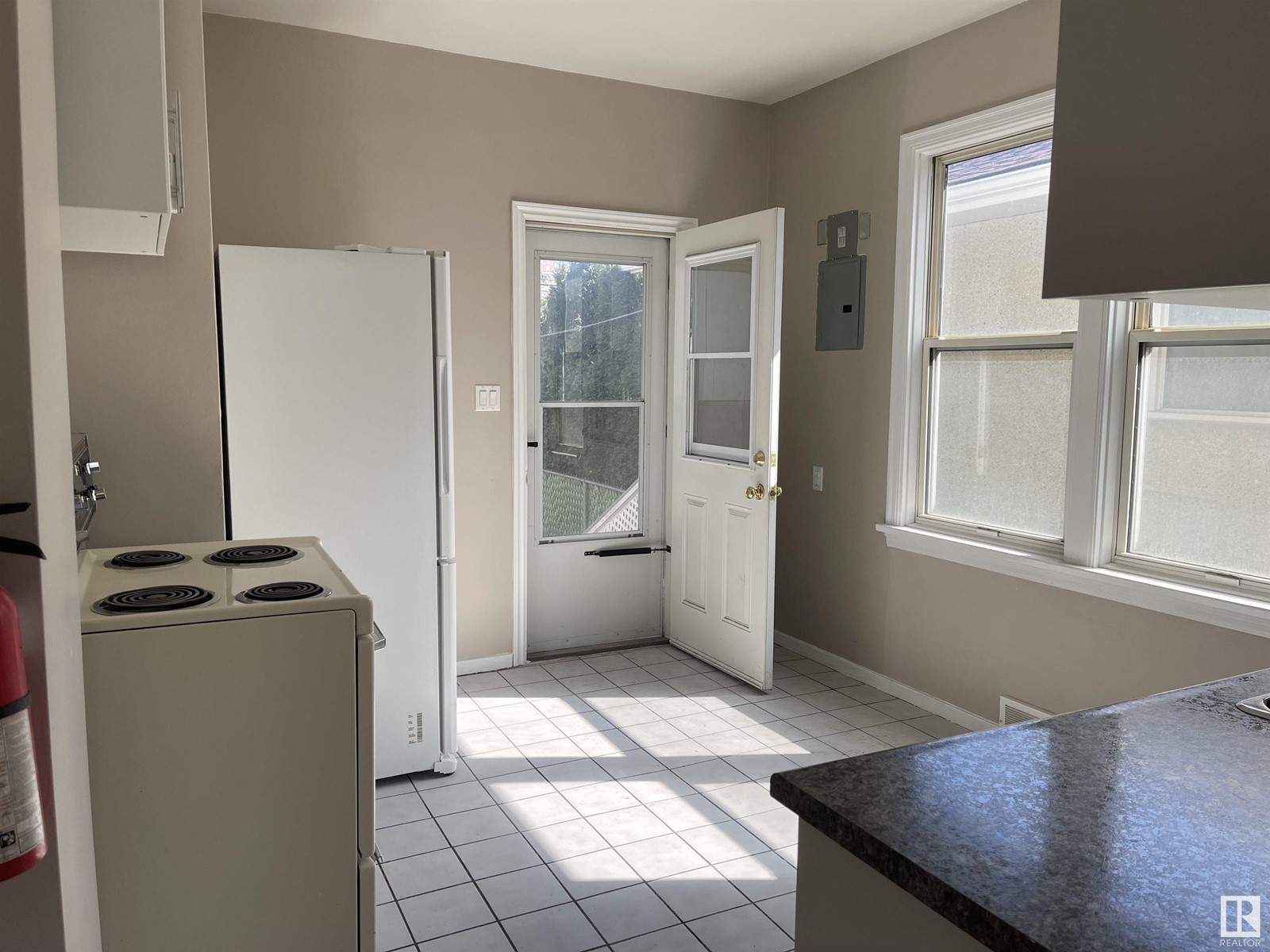 Property at 11161 96 ST NW image 5