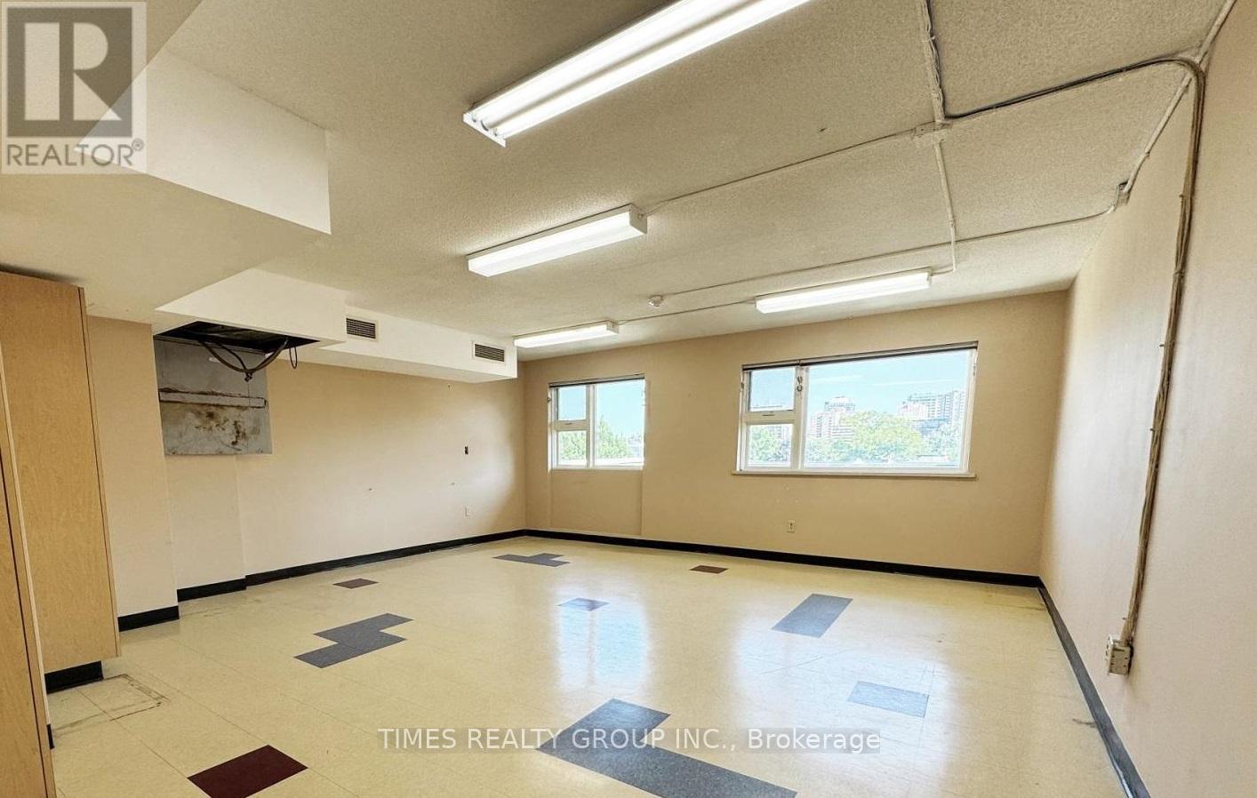 138-140 Herkimer Street, Hamilton, Ontario  L8P 2H1 - Photo 4 - X12097927