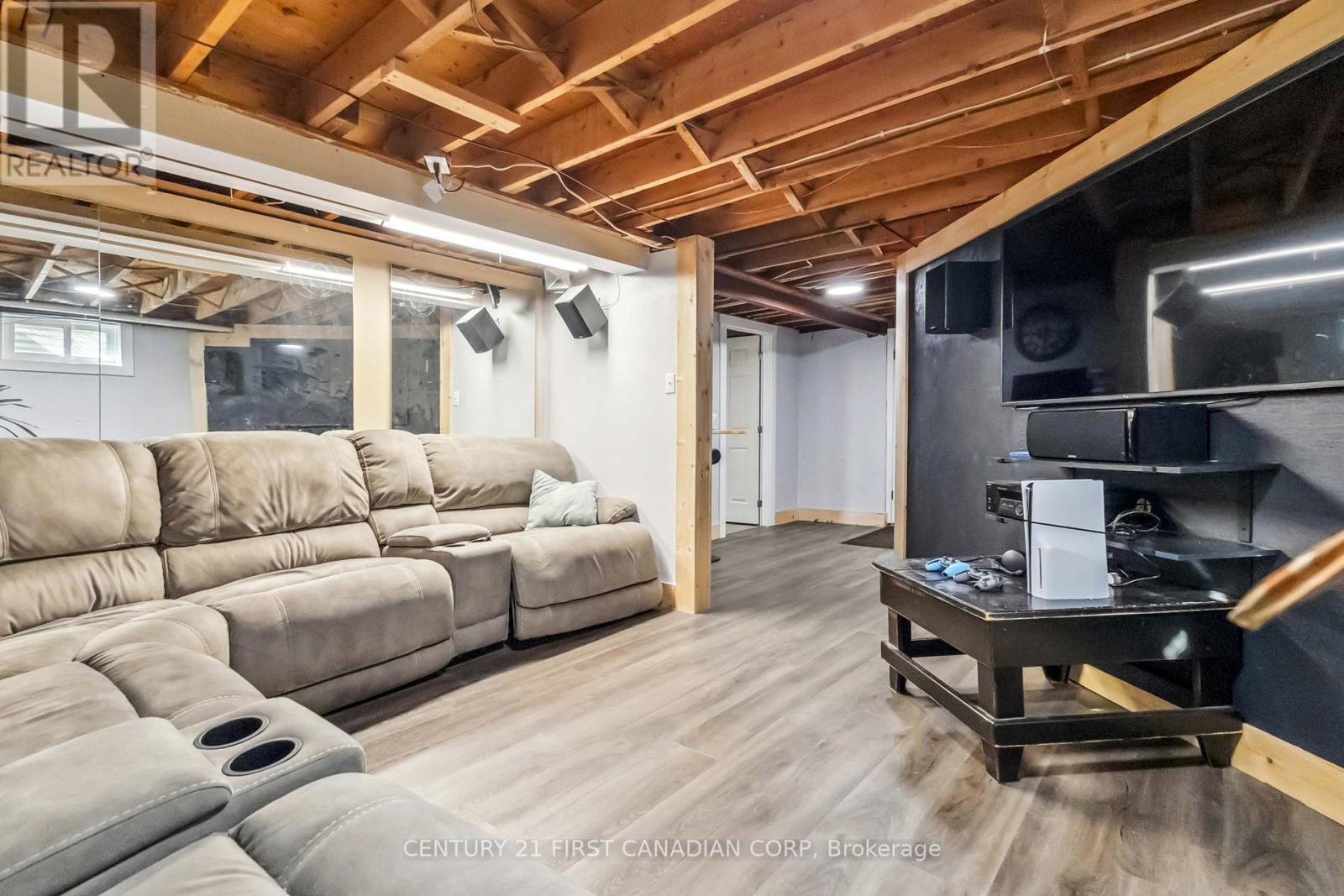 264 Chittick Crescent, Thames Centre, Ontario  N0L 1G3 - Photo 36 - X12098133