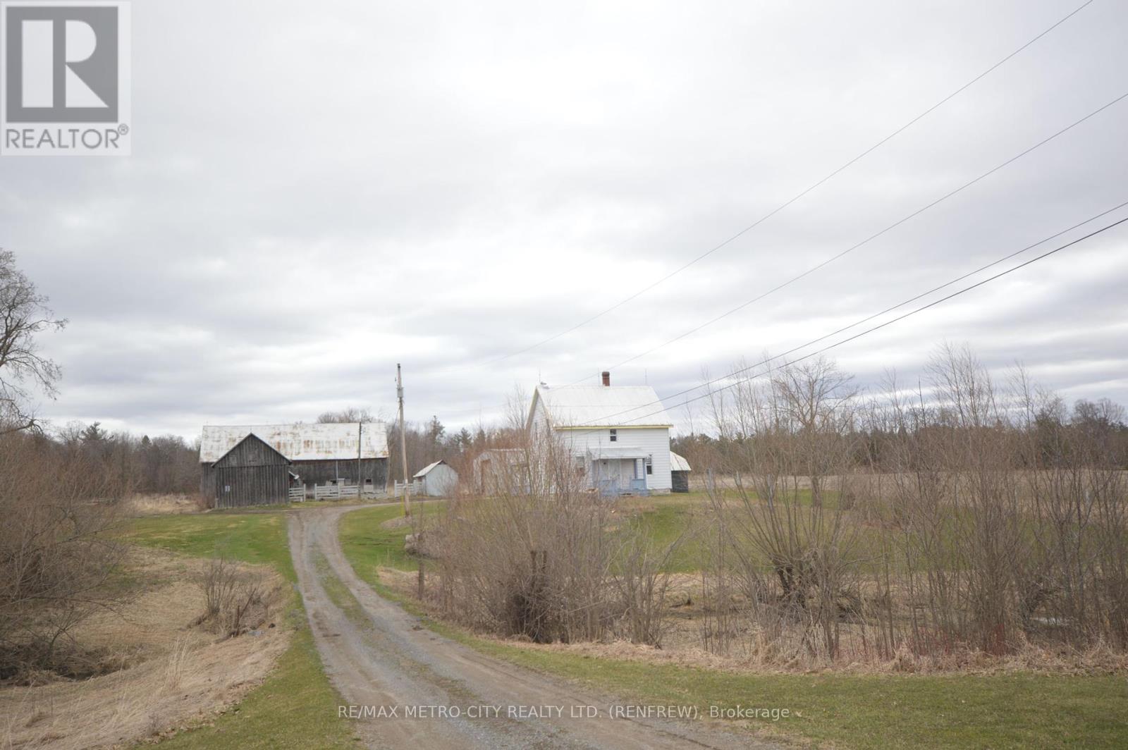 102 Scheel Drive, Mcnab/braeside, Ontario  K7S 3G8 - Photo 12 - X12098143