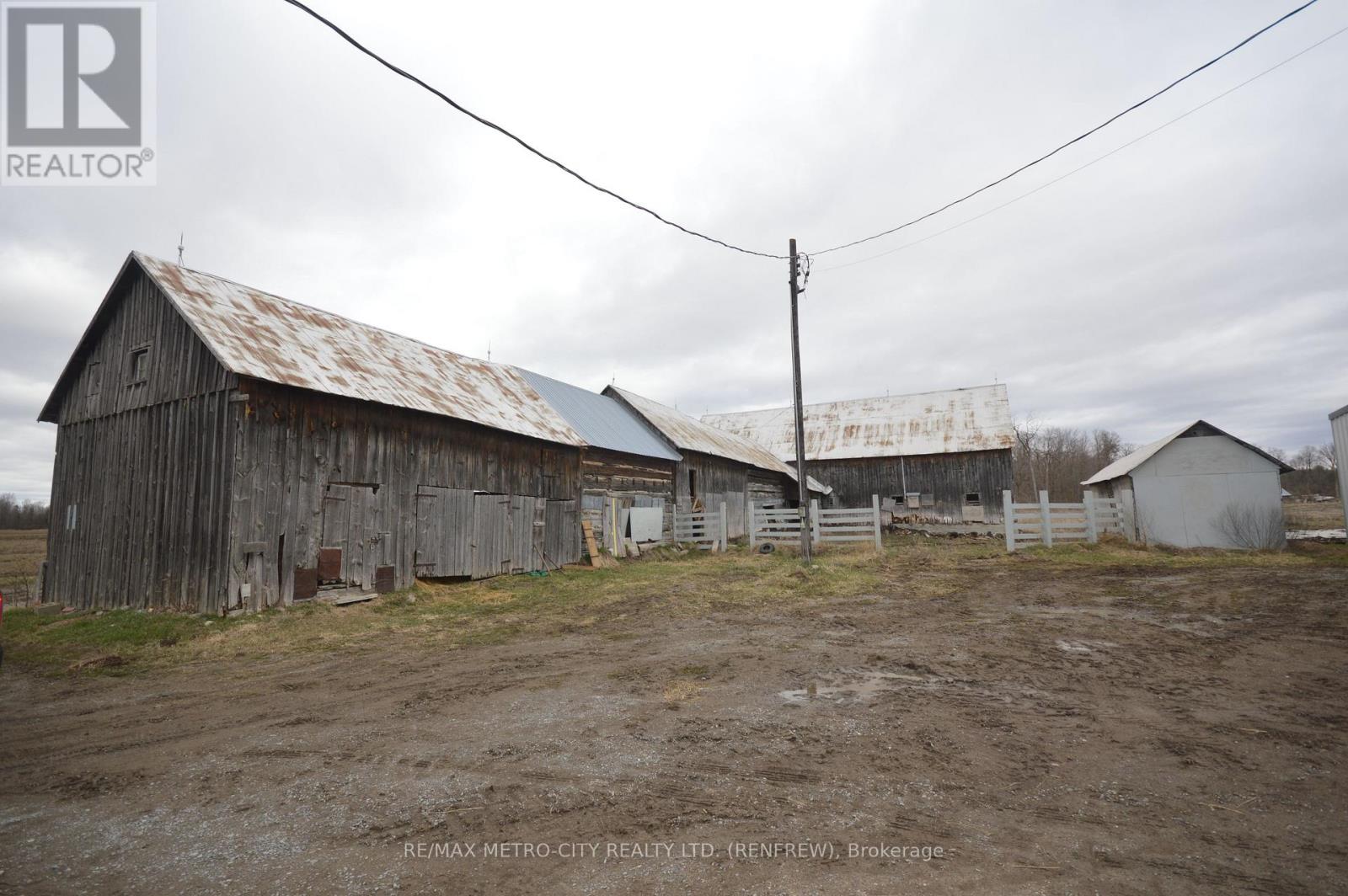 102 Scheel Drive, Mcnab/braeside, Ontario  K7S 3G8 - Photo 13 - X12098143