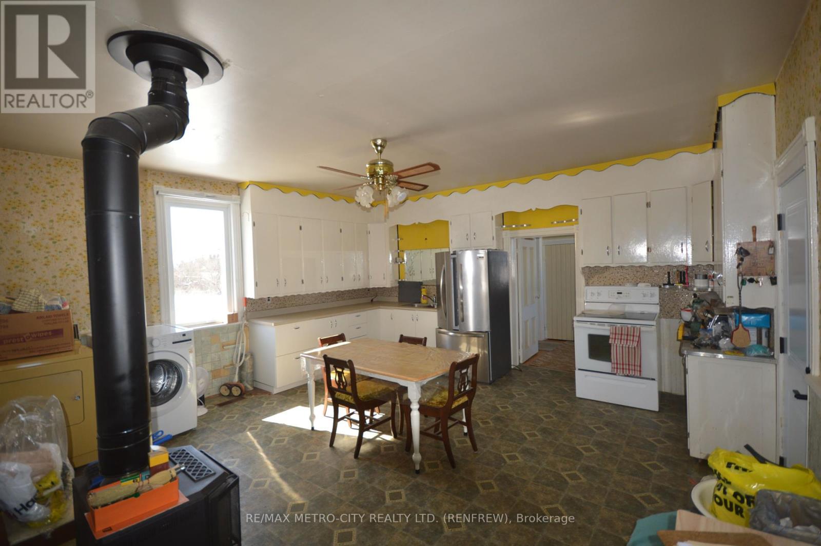 102 Scheel Drive, Mcnab/braeside, Ontario  K7S 3G8 - Photo 2 - X12098143
