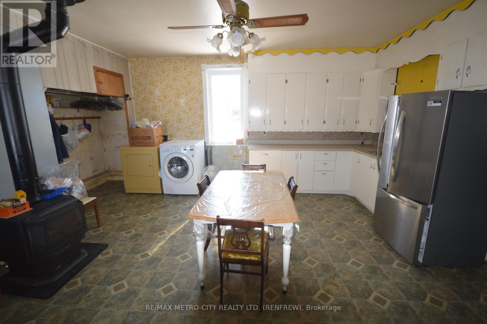 102 Scheel Drive, Mcnab/braeside, Ontario  K7S 3G8 - Photo 3 - X12098143