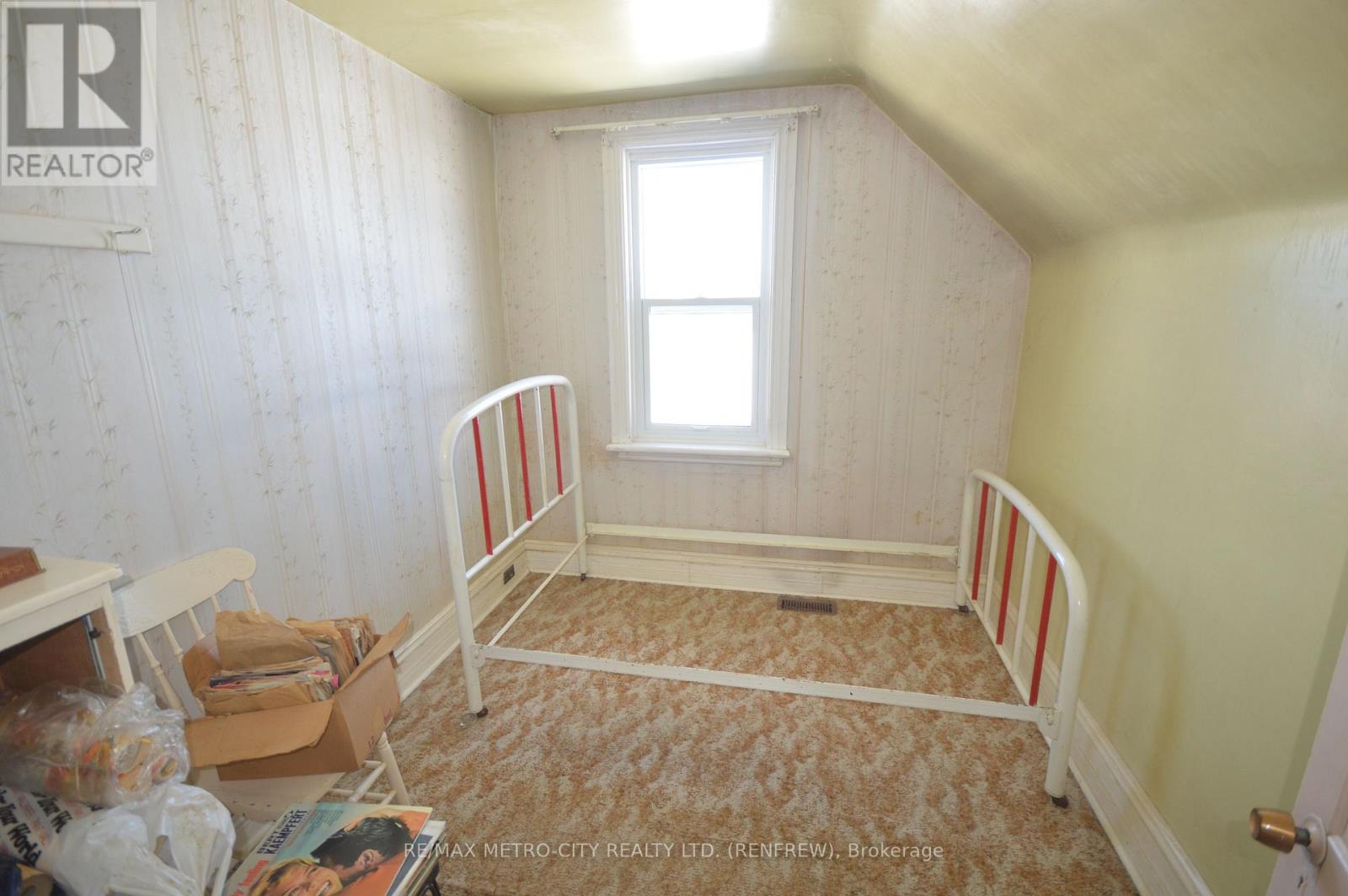 102 Scheel Drive, Mcnab/braeside, Ontario  K7S 3G8 - Photo 8 - X12098143