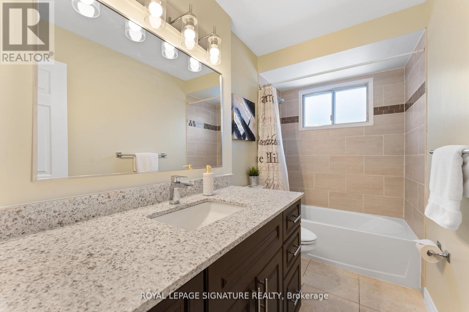 3385 Monica Drive, Mississauga (Malton), Ontario  L4T 3E6 - Photo 19 - W12048408
