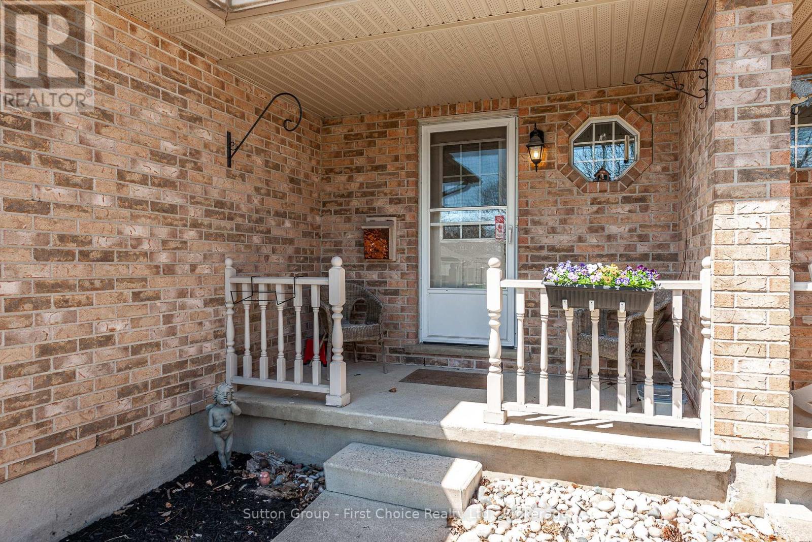 68 Greenwood Drive, Stratford, Ontario  N5A 7H1 - Photo 2 - X12098107