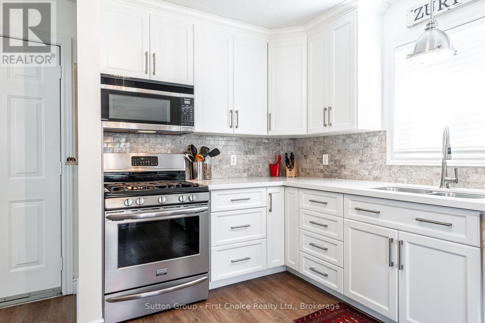 68 Greenwood Drive, Stratford, Ontario  N5A 7H1 - Photo 7 - X12098107