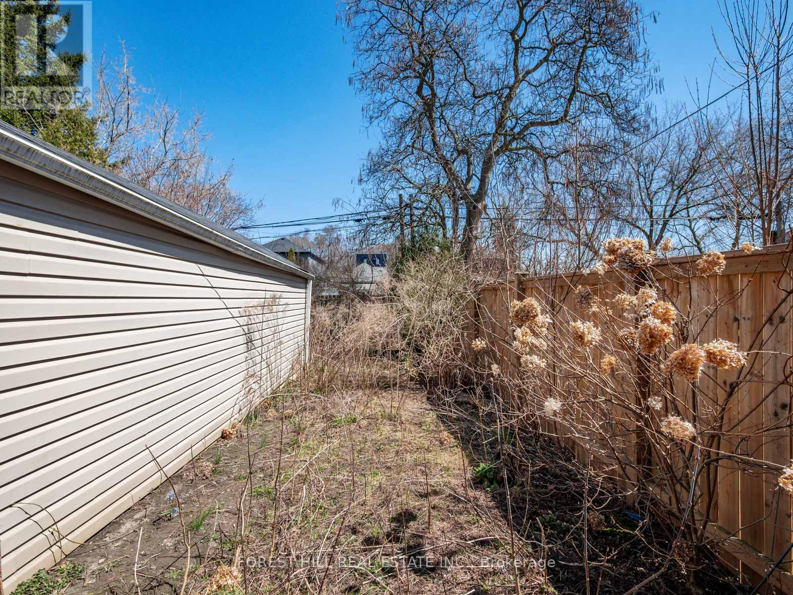 547 Atlas Avenue, Toronto, Ontario  M6C 3R5 - Photo 11 - C12098156