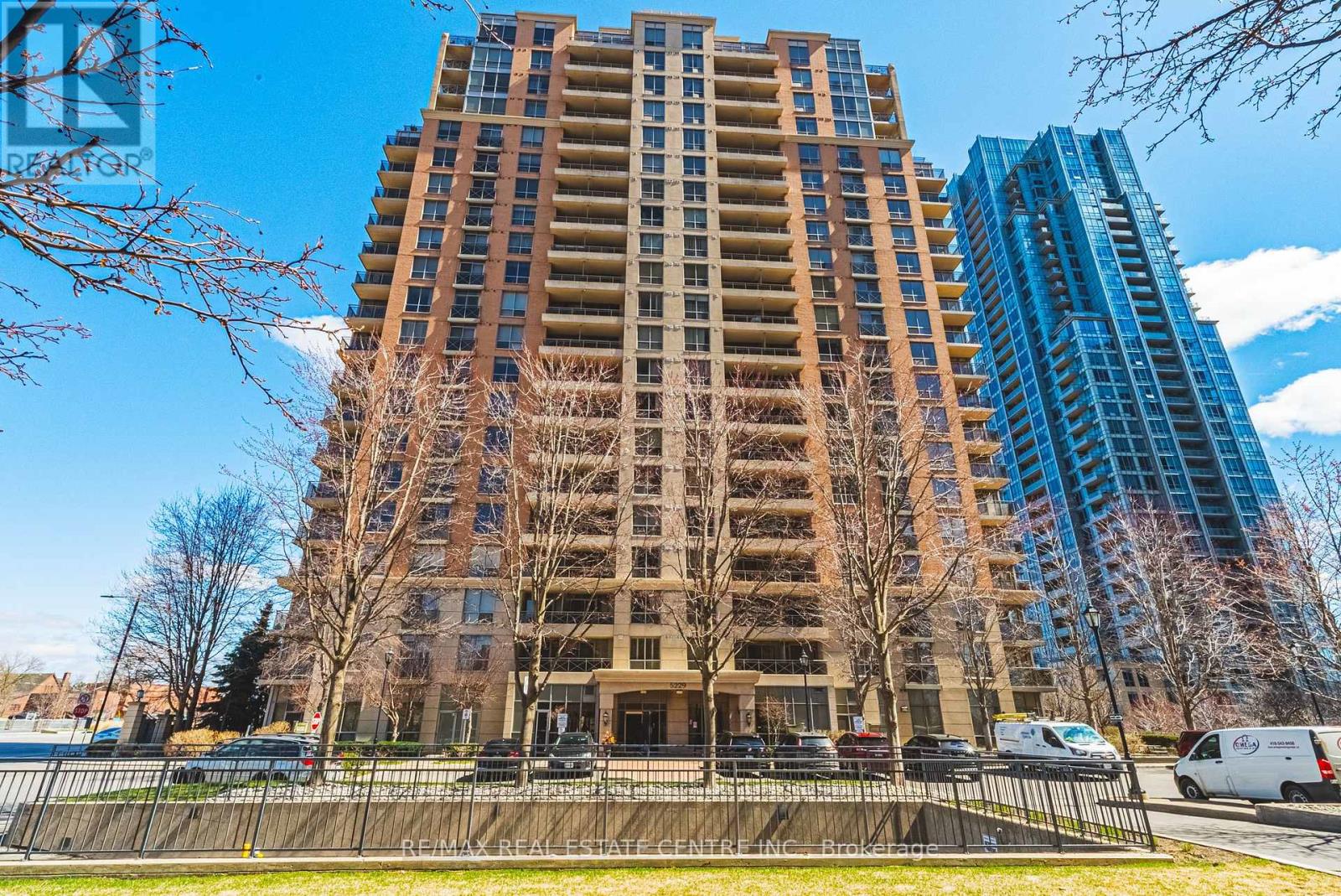 1811 - 5229 Dundas Street W, Toronto, Ontario  M9B 6L9 - Photo 1 - W12098103