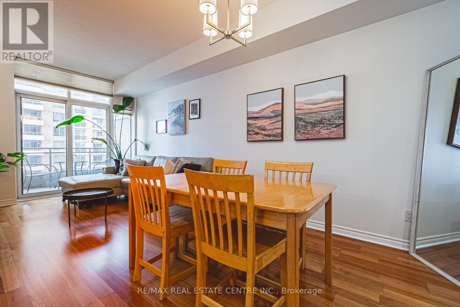1811 - 5229 Dundas Street W, Toronto, Ontario  M9B 6L9 - Photo 11 - W12098103