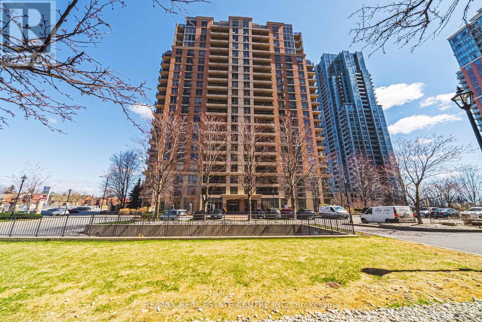 1811 - 5229 Dundas Street W, Toronto, Ontario  M9B 6L9 - Photo 3 - W12098103