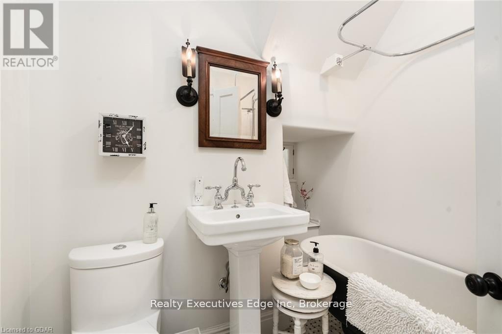 106 Bruce Street S, West Grey, Ontario  N0G 1R0 - Photo 23 - X12080127