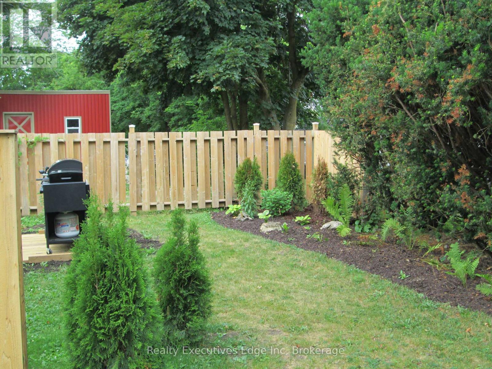 106 Bruce Street S, West Grey, Ontario  N0G 1R0 - Photo 36 - X12080127