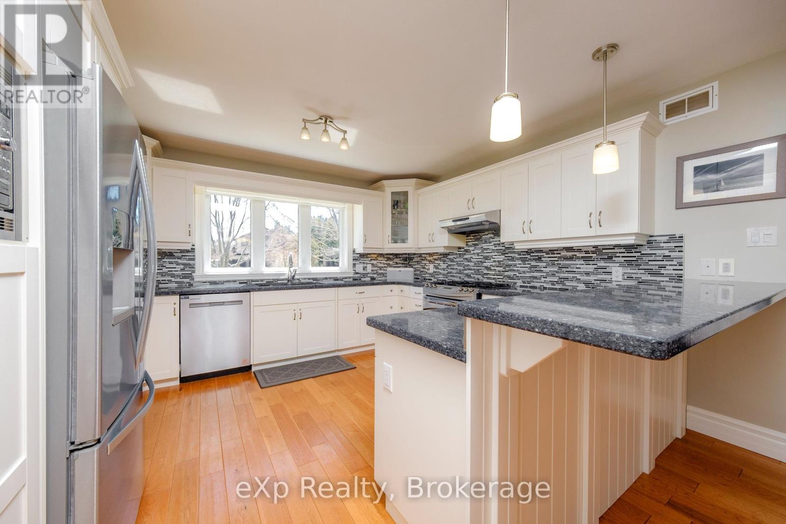 477 Creekwood Drive W, Saugeen Shores, Ontario  N0H 2L0 - Photo 5 - X12095925
