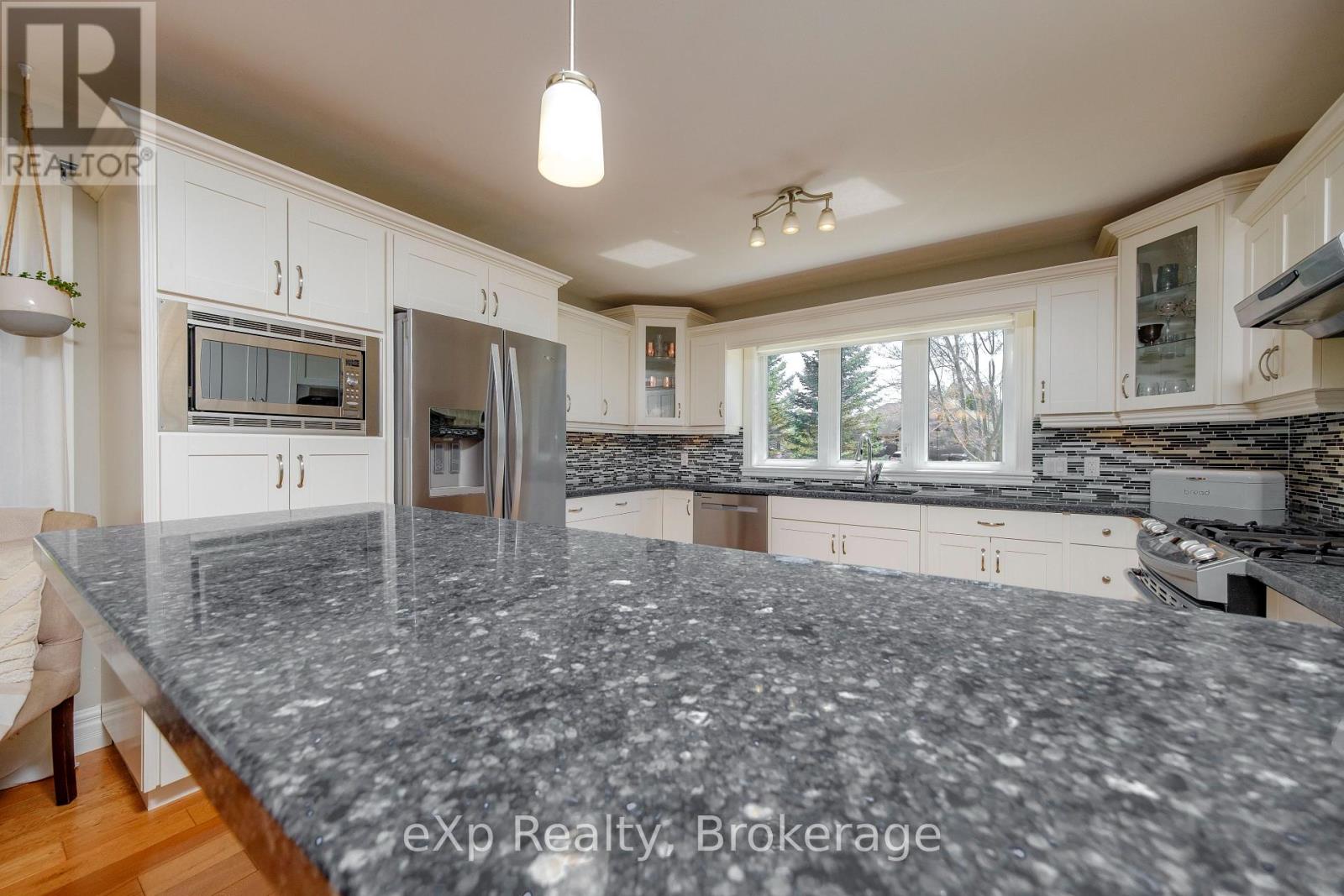 477 Creekwood Drive W, Saugeen Shores, Ontario  N0H 2L0 - Photo 6 - X12095925