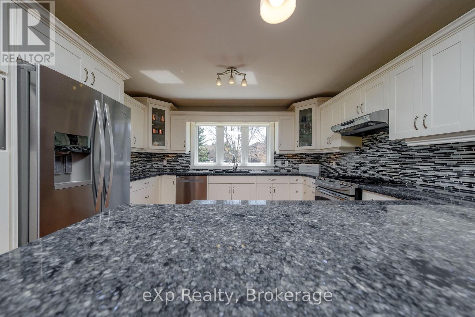 477 Creekwood Drive W, Saugeen Shores, Ontario  N0H 2L0 - Photo 7 - X12095925
