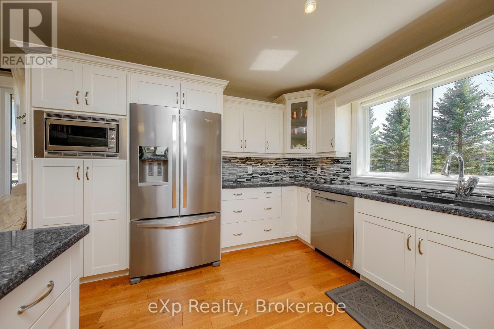 477 Creekwood Drive W, Saugeen Shores, Ontario  N0H 2L0 - Photo 8 - X12095925