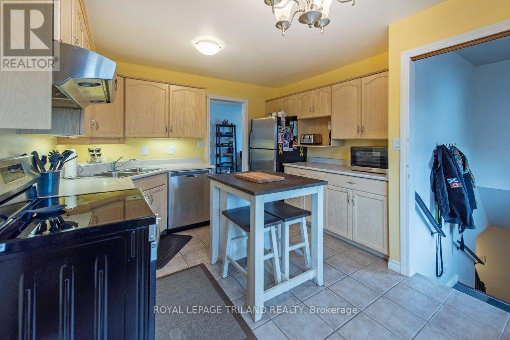 7 Golding Place, St. Thomas, Ontario  N5R 6B6 - Photo 15 - X12098365