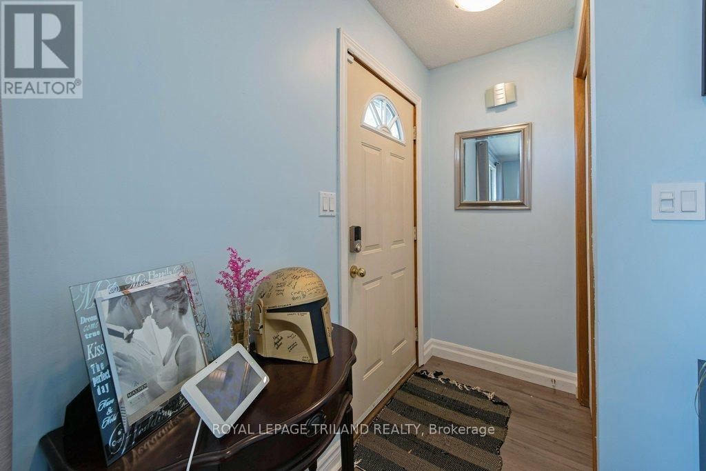 7 Golding Place, St. Thomas, Ontario  N5R 6B6 - Photo 4 - X12098365